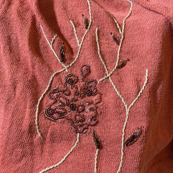 Ladies embroidered top - Picture 2 of 10